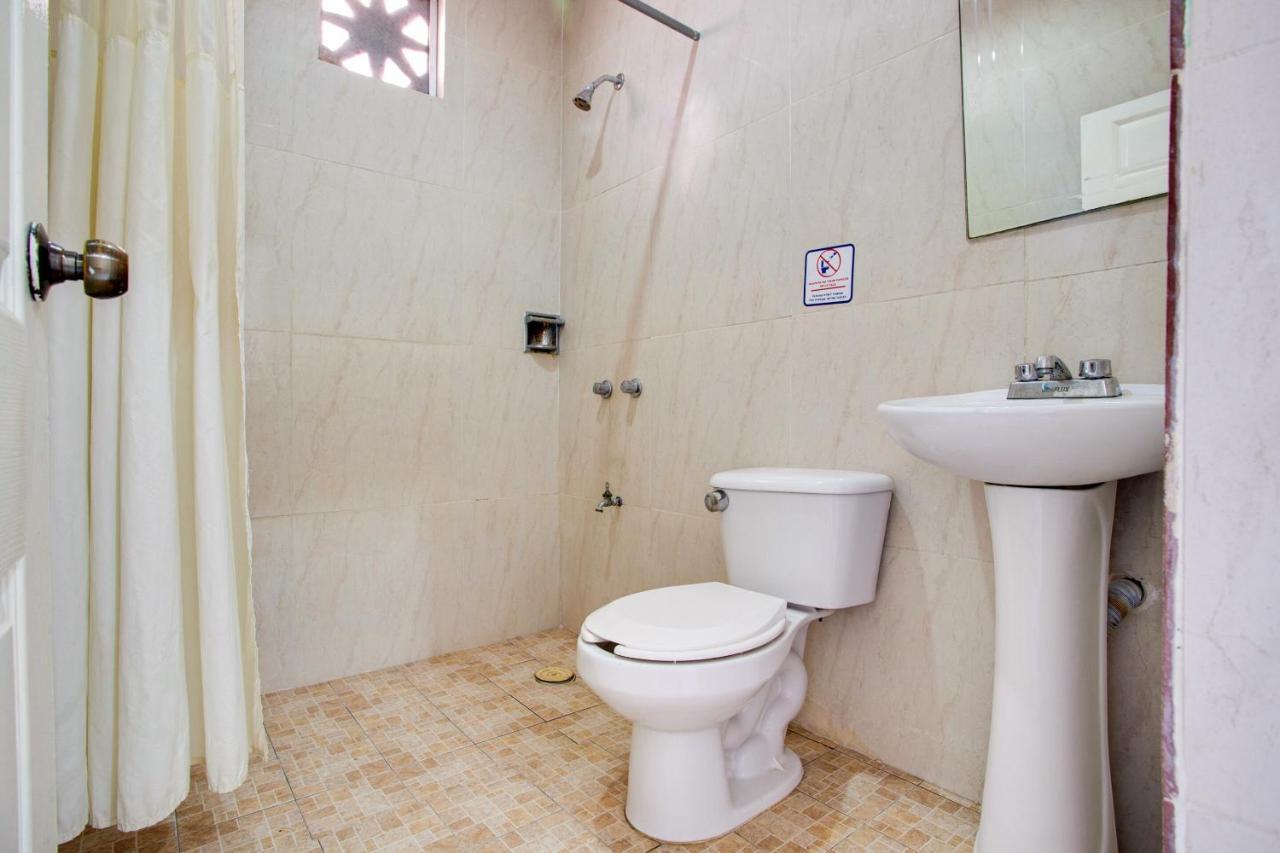 Oyo Hotel Addy ตูลุม ภายนอก รูปภาพ