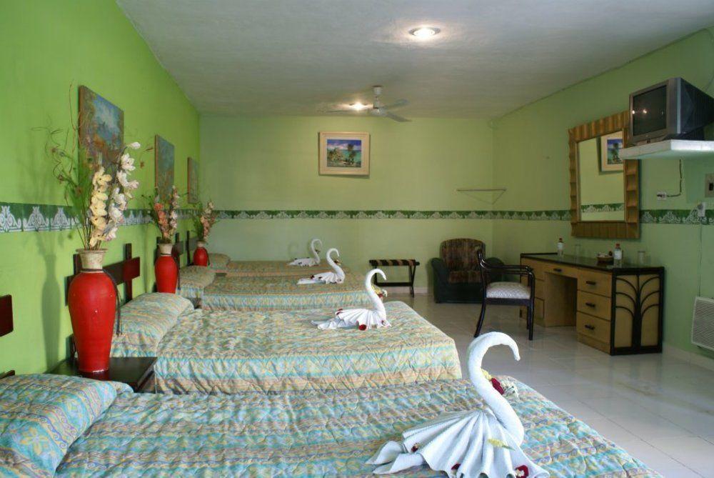 Oyo Hotel Addy ตูลุม ภายนอก รูปภาพ